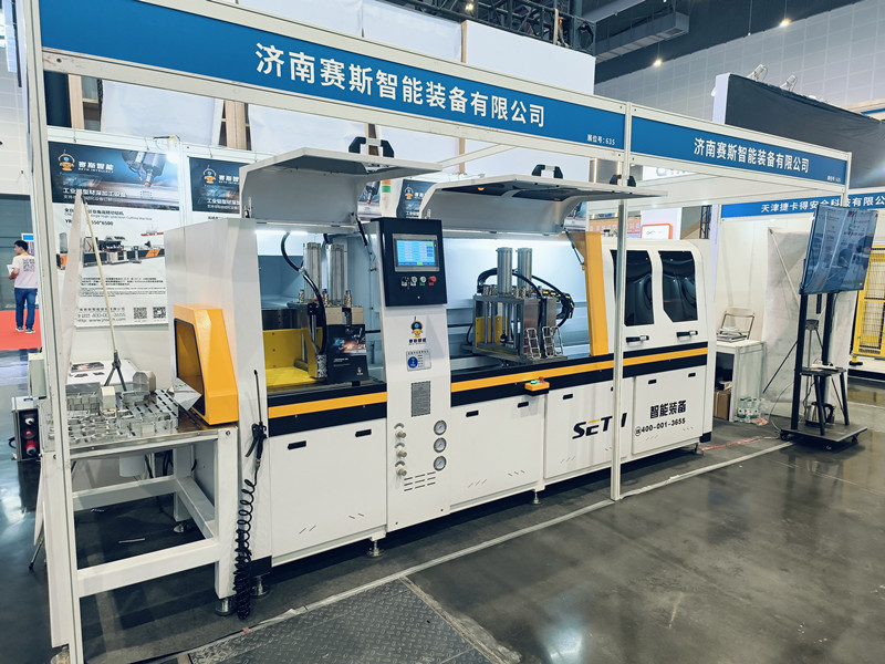 aluminum window door machinery.jpg